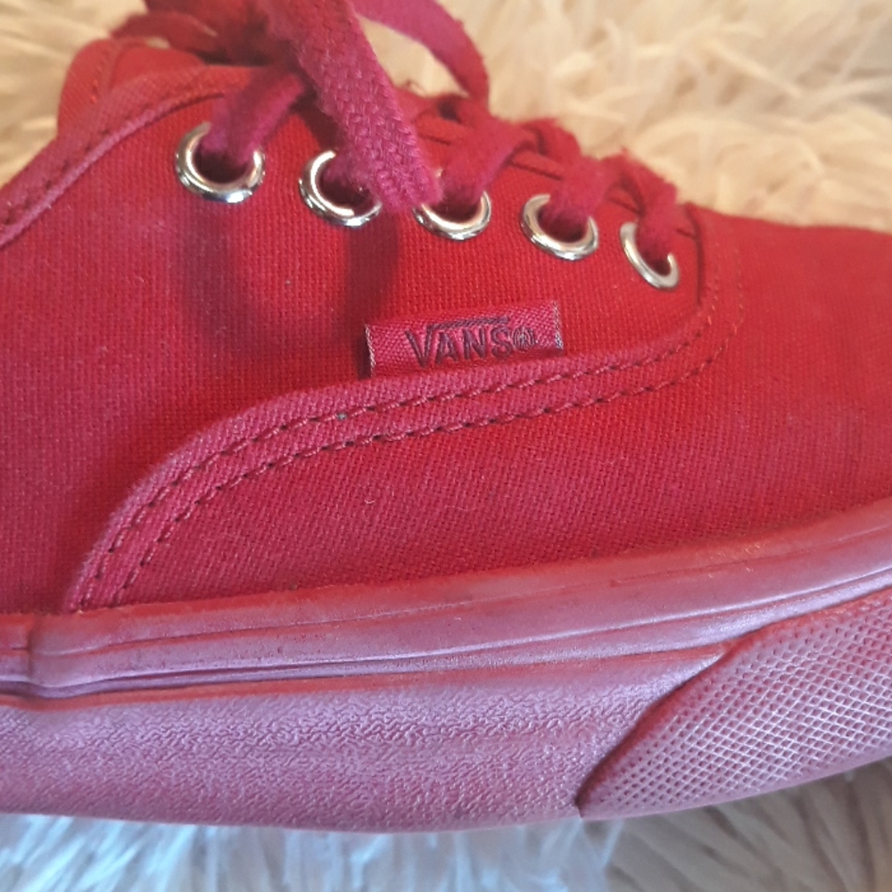 Red vans - Picture 2 of 4